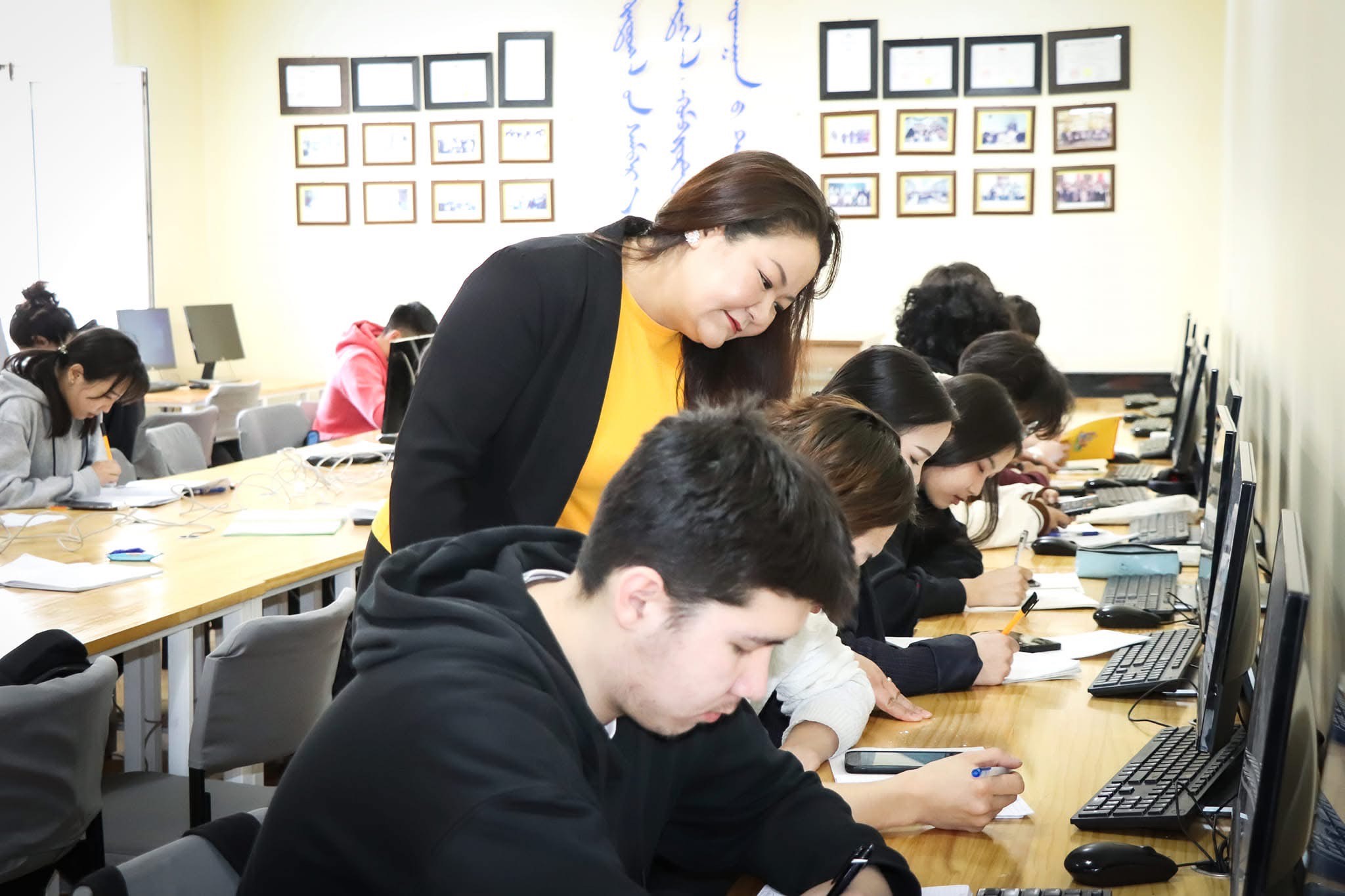 Дэлхийн эрдэмтдийн доктор багш